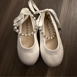 Felix & Flora White Kids Pearl Ballet Flats